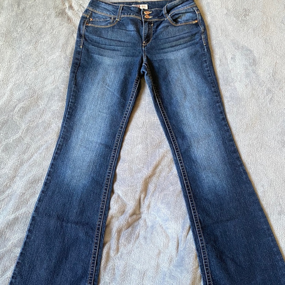 LEI Sophia hipster flare jeans